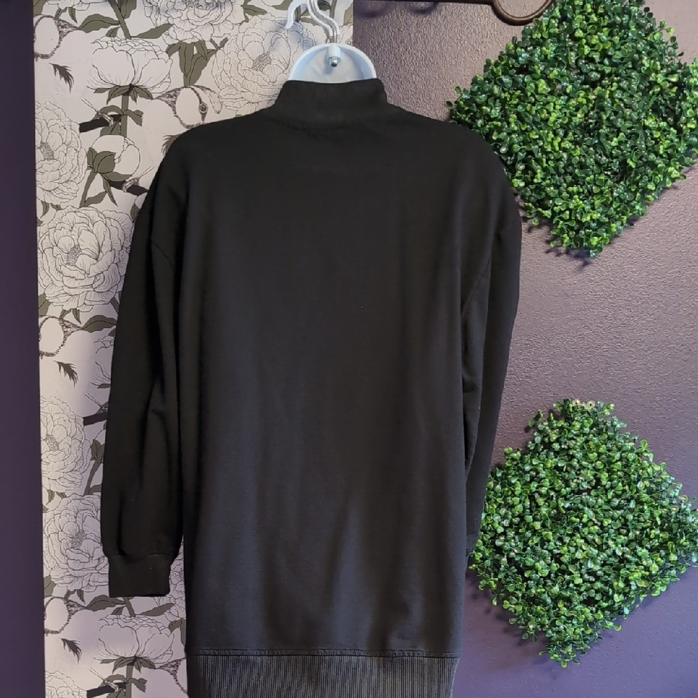 Cheetah Mouth Turtleneck Sweater - Picture 4 of 4